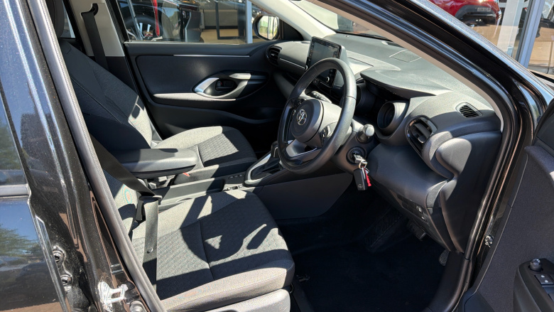 Toyota Yaris 1.5 Hybrid Design 5dr CVT Hybrid Hatchback